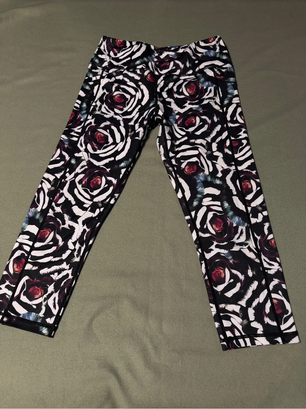 Capri length Floral Rose Print Leggings in Black Multi - Women's Activewear